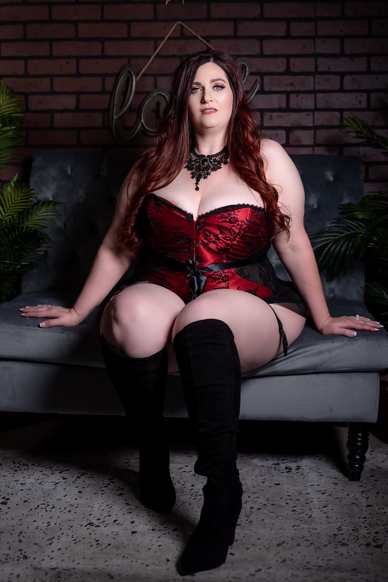 Final--12.JPG - Beachfront Boudoir by Mirror's Edge Photography is a Boutique Luxury Boudoir Photography Studio located in Oceano, California. My mission is to show as many women as possible how beautiful they truly are! Plus sized posing boudoir by Sarah Williams