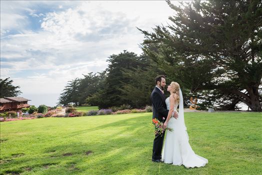 Intimate wedding at Ragged Point Inn in Ragged Point, California near Big Sur, wedding photography by Mirror's Edge Photography.