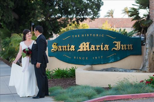 Wedding photography at the Historic Santa Maria Inn in Santa Maria, California by Mirror's Edge Photography. Bride and Groom on Broadway in front of Santa Maria Inn