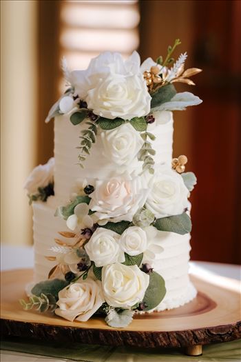 Sarah Williams of Mirror's Edge Photography, a San Luis Obispo County Wedding and Engagement Photographer, captures the amazing wedding of Justine and Reece at the Monday Club in San Luis Obispo California. Gorgeous wedding cake